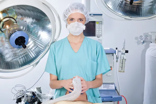 Хирургия кислородной маски — стоковое фото