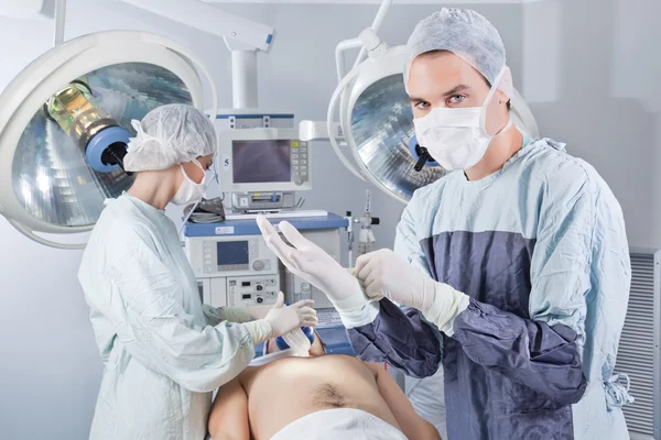 Doctor getting ready for operation — Stock Photo, Image