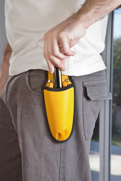 Man with tool pouch — Stock Photo, Image
