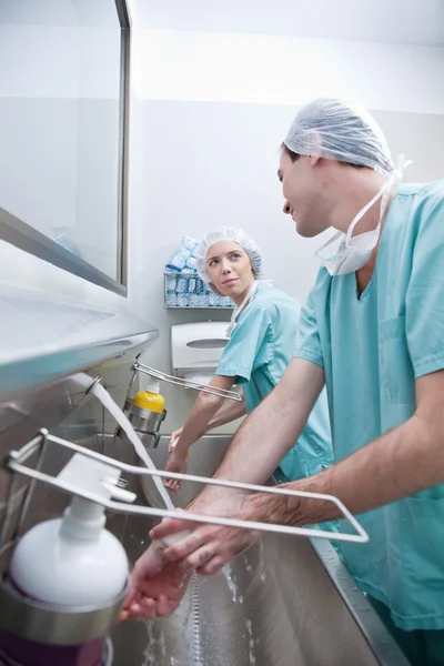 Young surgeons washing hand — Stock Photo, Image