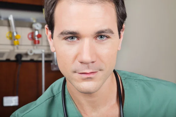 Portret van mannelijke arts — Stockfoto