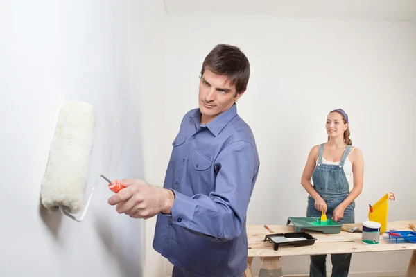 Portrait of young couple painting — Stock Photo, Image
