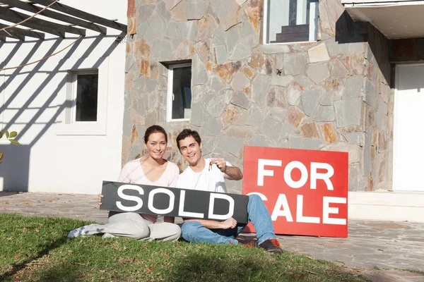 Na sprzedaż dom / sprzedane — Zdjęcie stockowe