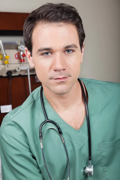 Portret van mannelijke chirurg — Stockfoto