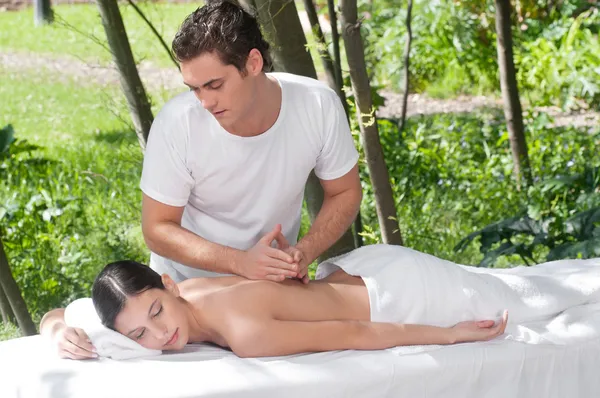 Buiten massagetherapie — Stockfoto