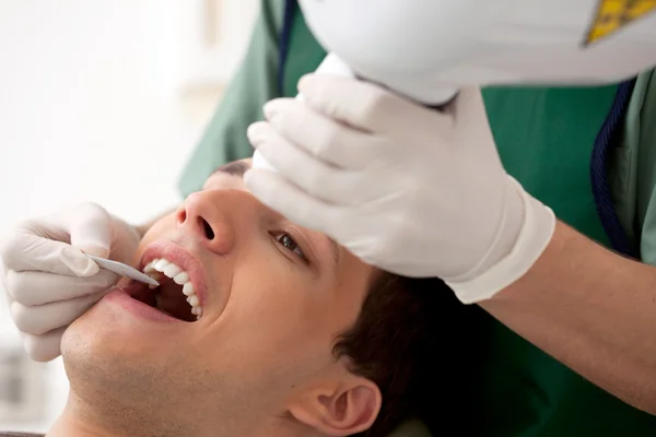 Dentist Preparing X-Ray — Stock Photo, Image