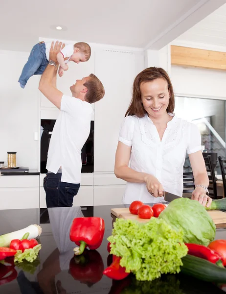 Familie plezier thuis — Stockfoto