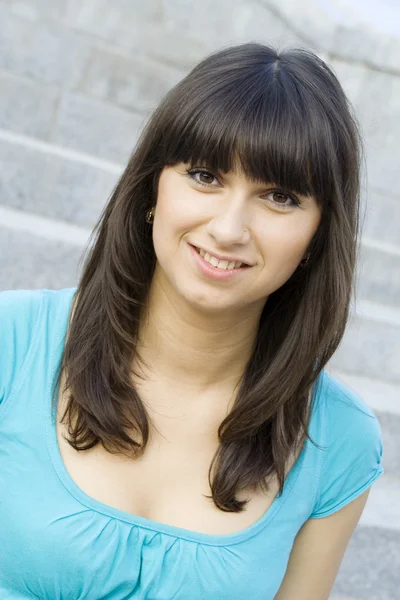 Closeup atraktivní mladá žena — Stock fotografie