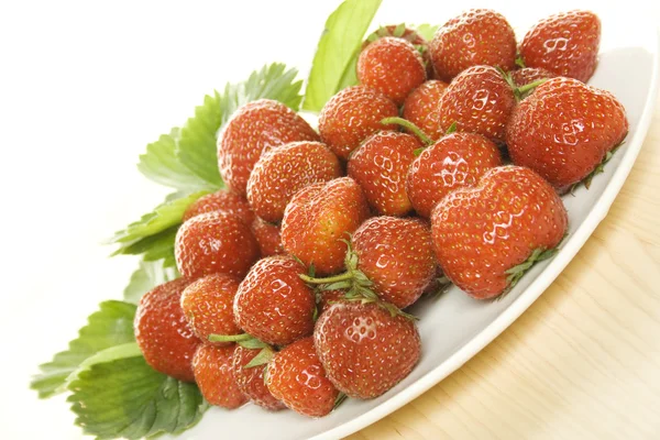 Plate full of strawberries — Stock Photo, Image
