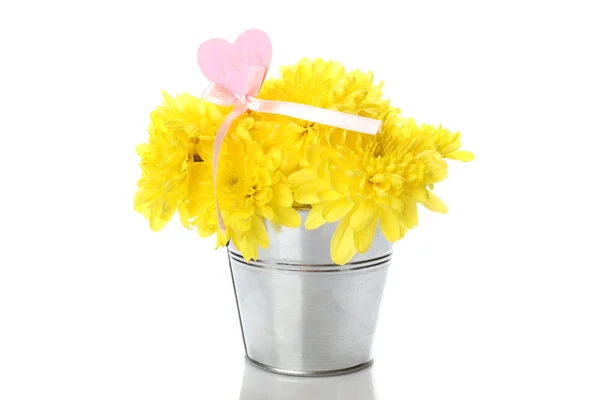 在一桶黄色菊花 — 图库照片