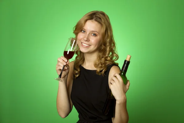 Närbild av kvinna med glas rött vin — Stockfoto