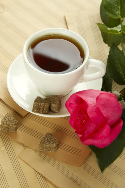 Une tasse de thé et de rose — Photo