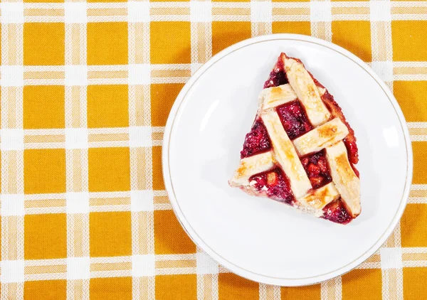 Cherry pie op een plaat — Stockfoto