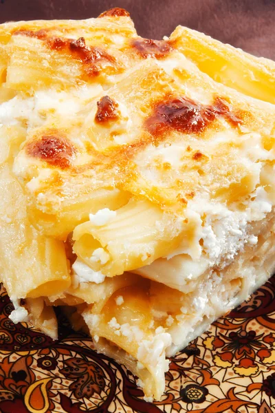 Delicioso macarrão caseiro e queijo — Fotografia de Stock
