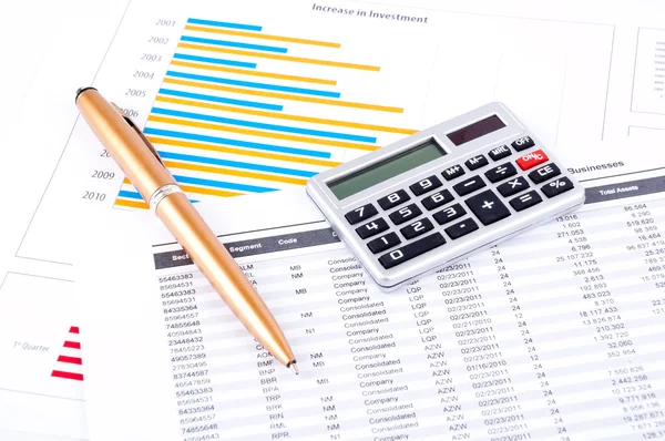 Financial chart, pen and calculator — Stock Photo, Image