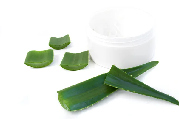 Aloe vera leaves and cream — Stock Photo, Image