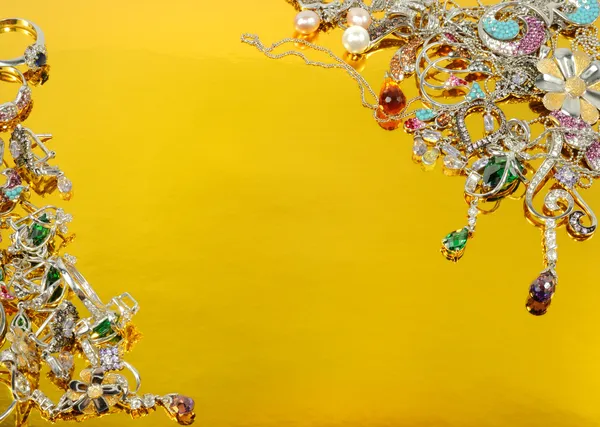 Platina juwelen met edelstenen — Stockfoto