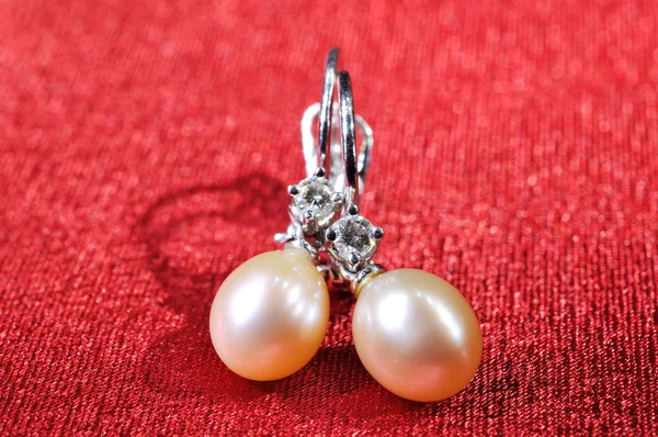 Pearl earrings — Stock Photo, Image