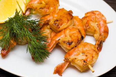 dereotu ve limon ile ızgara karides