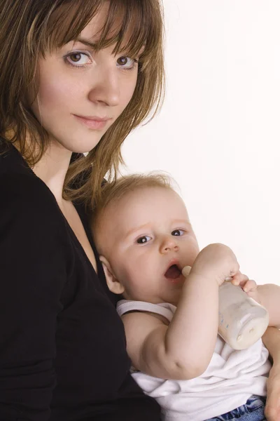 Matka a dítě na bílém pozadí — Stock fotografie