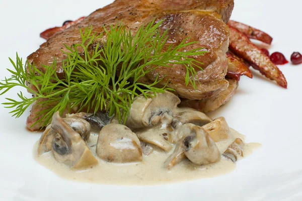 Carne gourmet, funghi e verdure — Foto Stock