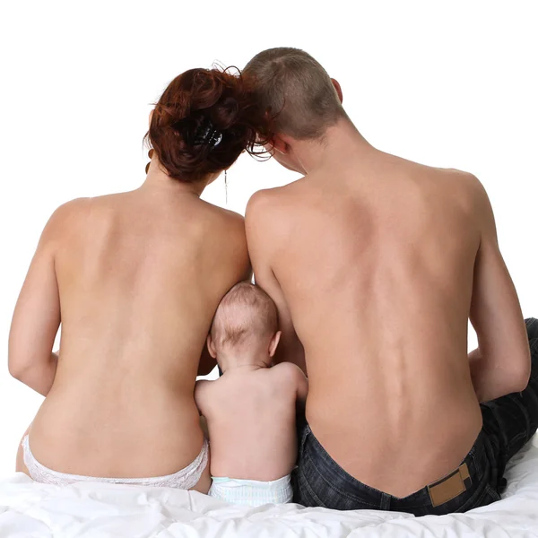 Νεαρή οικογένεια - οι γονείς με μωρό — Φωτογραφία Αρχείου