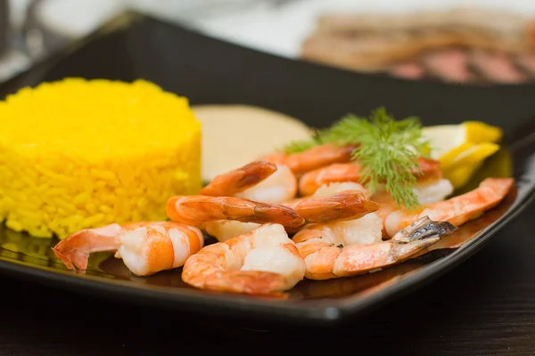 Arroz e camarões - alimentos gourmet — Fotografia de Stock