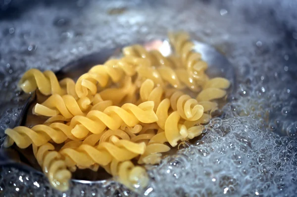 Fusilli pasta in boiling water — Stock Photo, Image