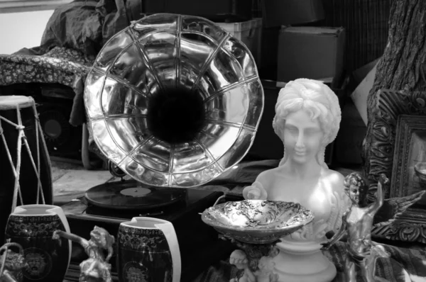 Gramofone vintage e objetos antigos — Fotografia de Stock