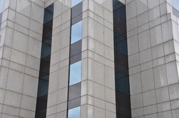 Modern, magas emelkedik épület homlokzata — Stock Fotó