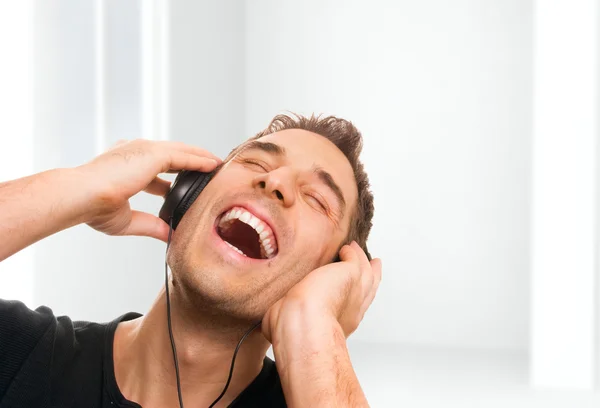 Man listening the music — Stock Photo, Image