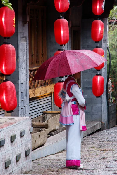 Mujer en lijiang Imagen de archivo