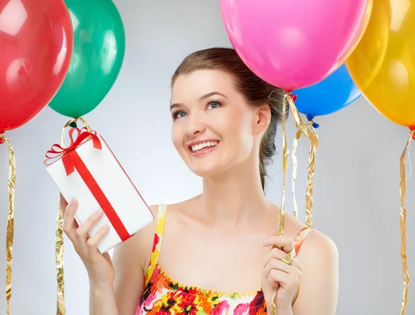 Dziewczyna dowcip balony — Zdjęcie stockowe