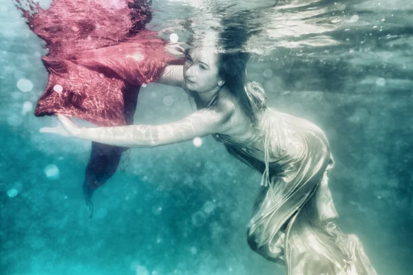 Kobieta pod wodą — Zdjęcie stockowe