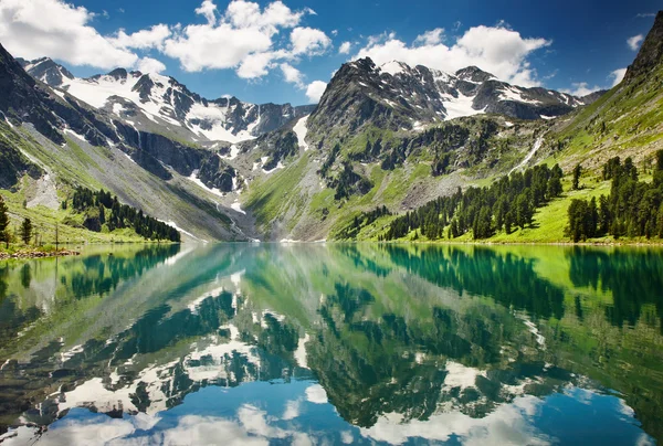 Mountain lake — Stock Photo, Image