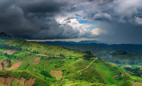 Afrikanska landskap, regnperioden — Stockfoto