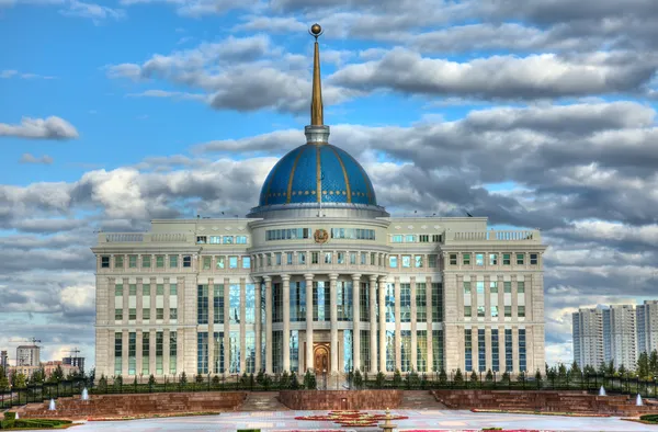 Президентский дворец Ак-Орда . — стоковое фото
