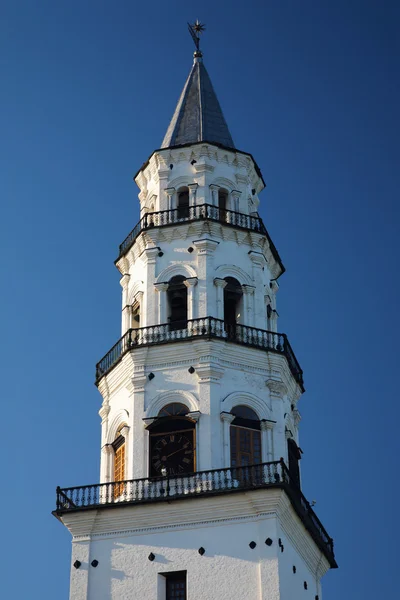 XVIII. yüzyılın nevjansky düşen Kulesi — Stok fotoğraf