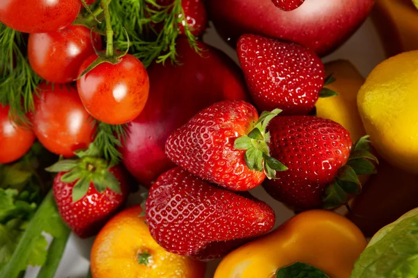 Foto de una mesa llena de verduras frescas, frutas y otros —  Fotos de Stock