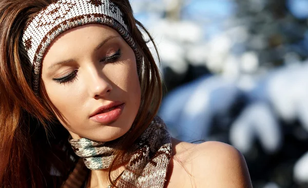 美しい女性の冬のポートレート — ストック写真
