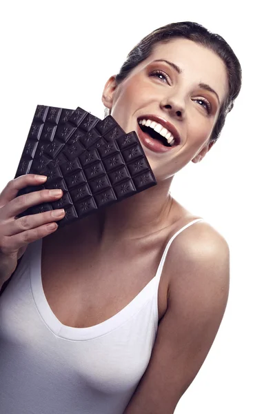 Retrato de estúdio de uma jovem com um tijolo de isola de chocolate — Fotografia de Stock
