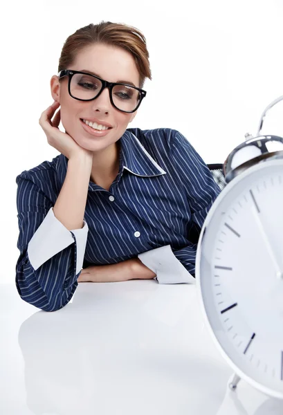 Joven mujer de negocios con un gran reloj —  Fotos de Stock