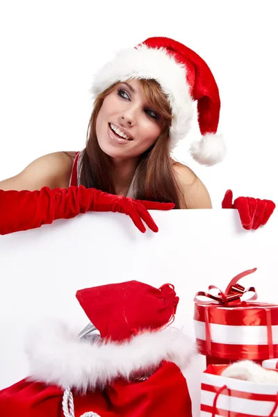 Сексуальна різдвяна дівчина посміхається і тримає подарунок в упаковці — стокове фото