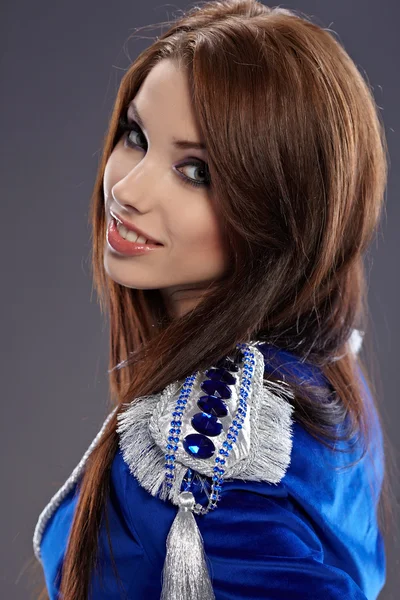 Szexis glamour lány visel kék kabát — Stock Fotó