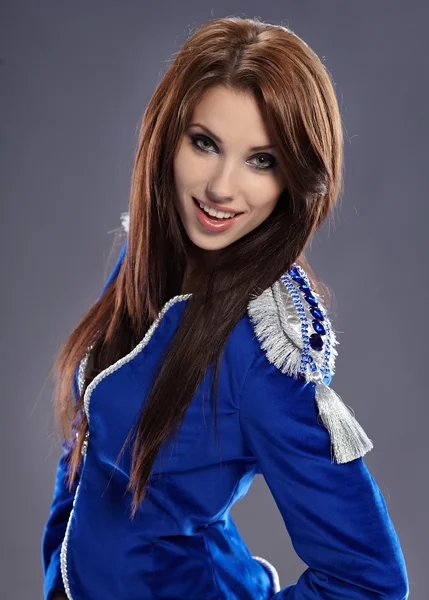 Szexis glamour lány visel kék kabát — Stock Fotó