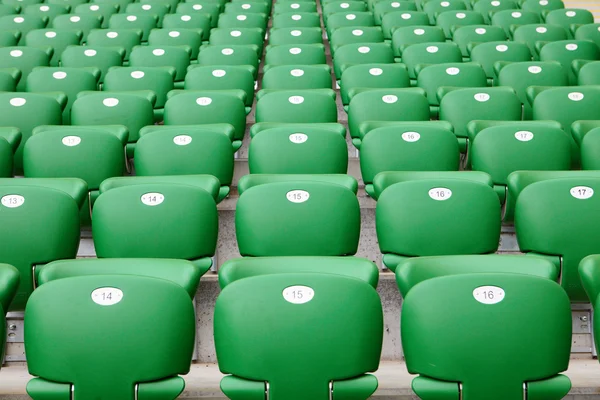Sillones de plástico de seguridad en el estadio tribune — Foto de Stock