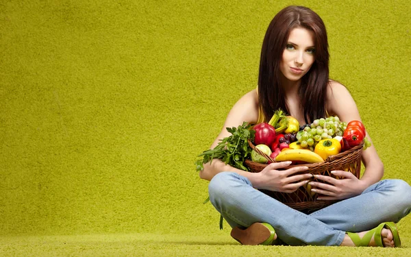 Compras de frutas e produtos hortícolas — Fotografia de Stock