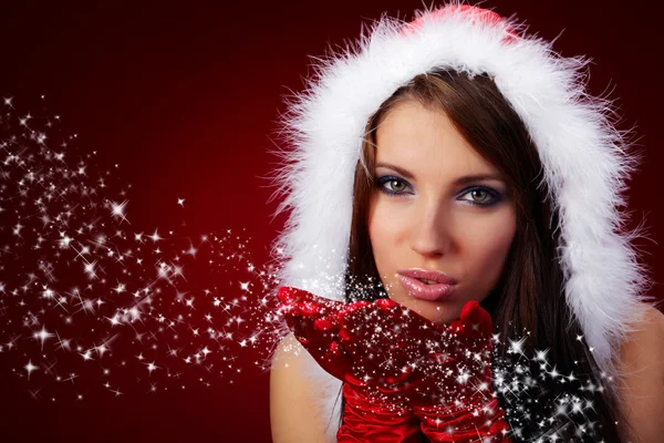 Portret van mooie sexy meisje santa claus kleren dragen op r — Stockfoto