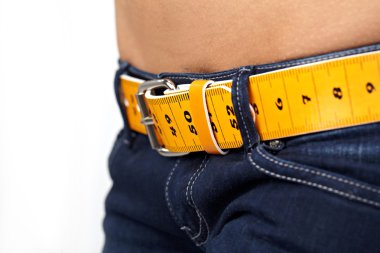 İnce bir kadının karın ve ölçme ile kot portre fotoğrafı