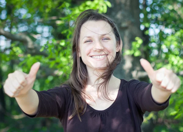 Woman showing thumbs up. — Stock Photo, Image